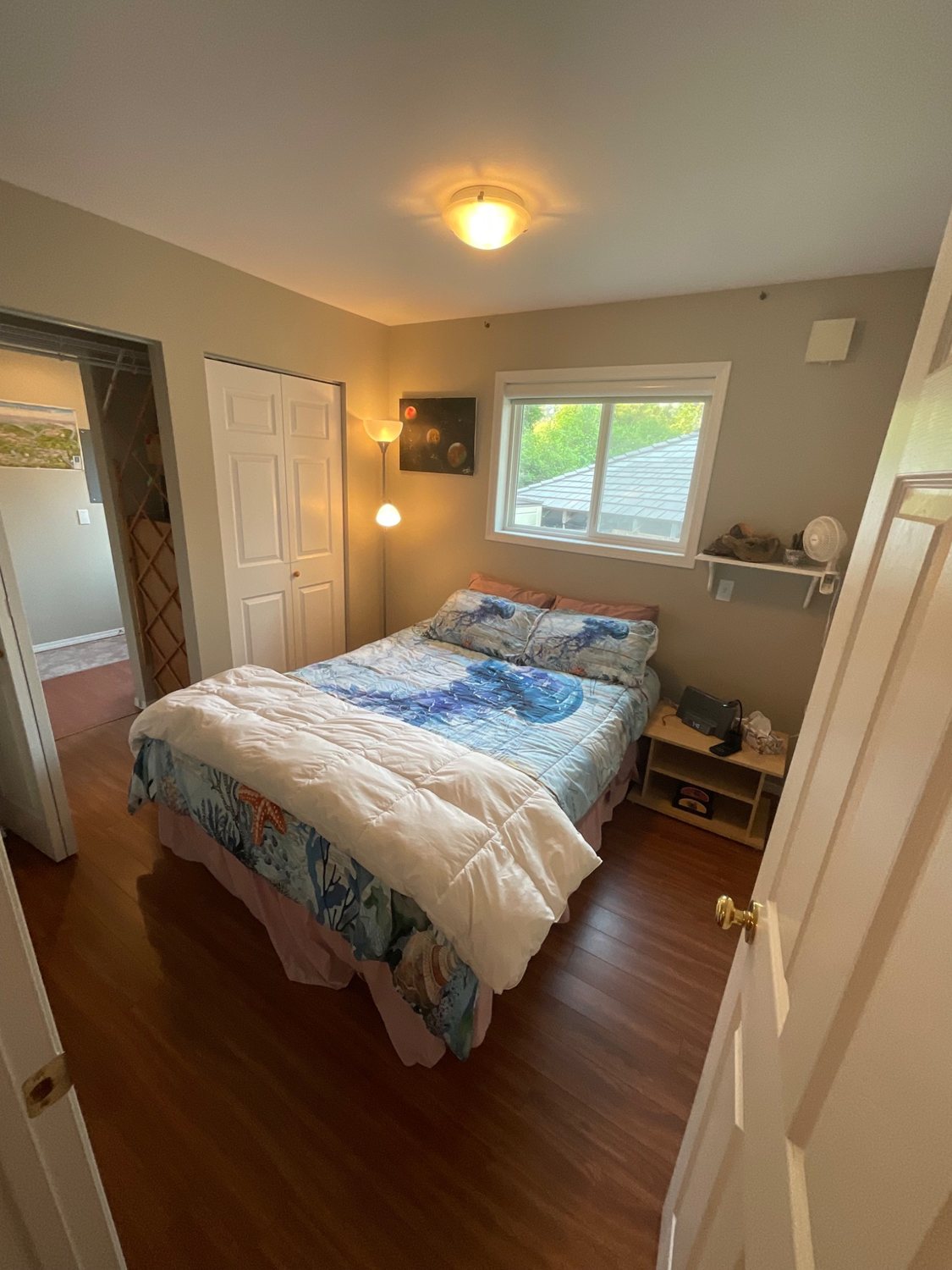 Private queen bedroom